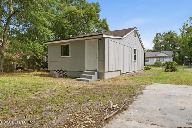 Building Photo - 3055 2nd St Cir
