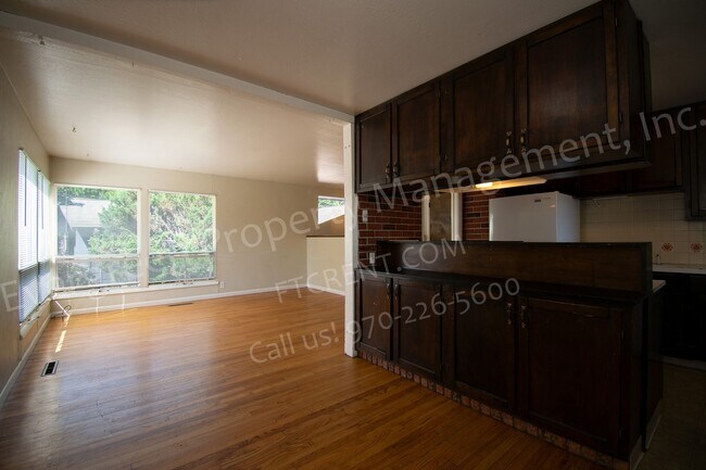 Building Photo - 1916 Larkspur Dr