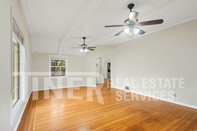 Building Photo - 801 46th St