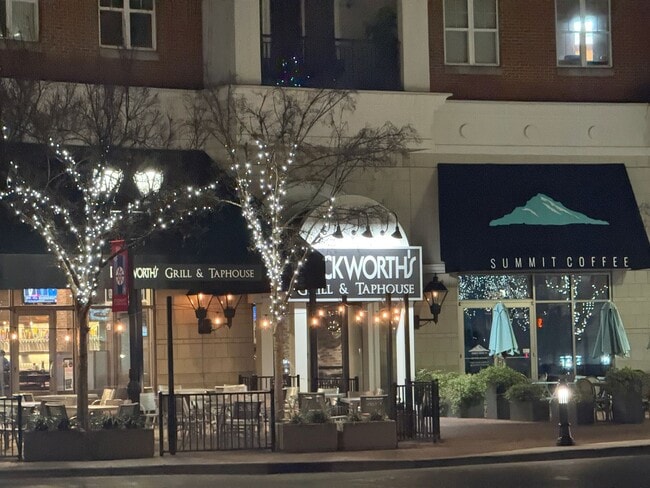 Building Photo - 4620 Piedmont Row Dr