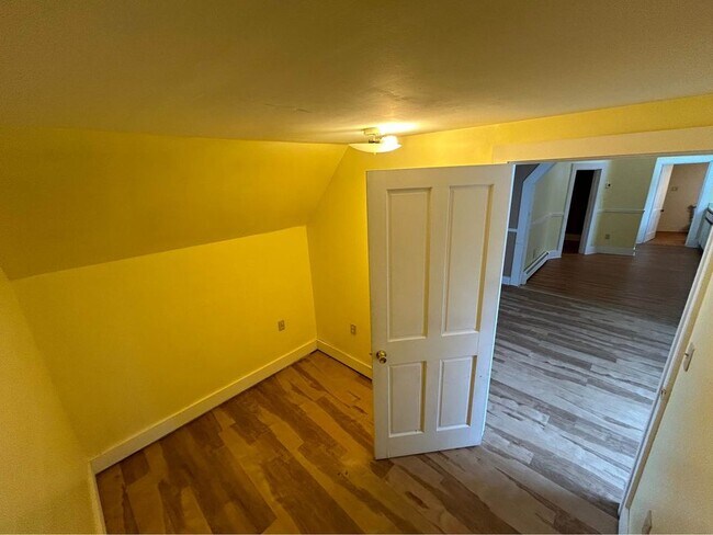 Building Photo - 323 Pine St