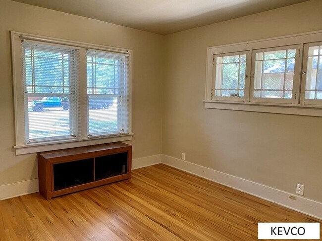 Building Photo - 216 Garfield St