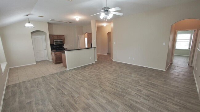 Building Photo - 1319 Colonial Manor Dr