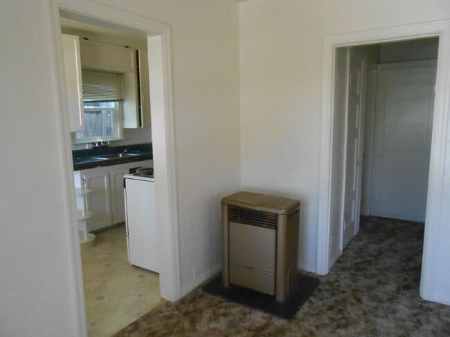 Building Photo - 2 bedroom downtown home with fenced yard