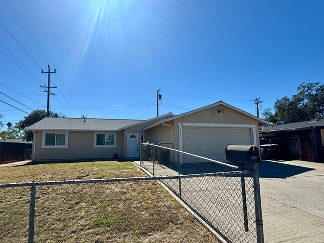Primary Photo - Beautiful 3 bedroom 2 bathroom single story!