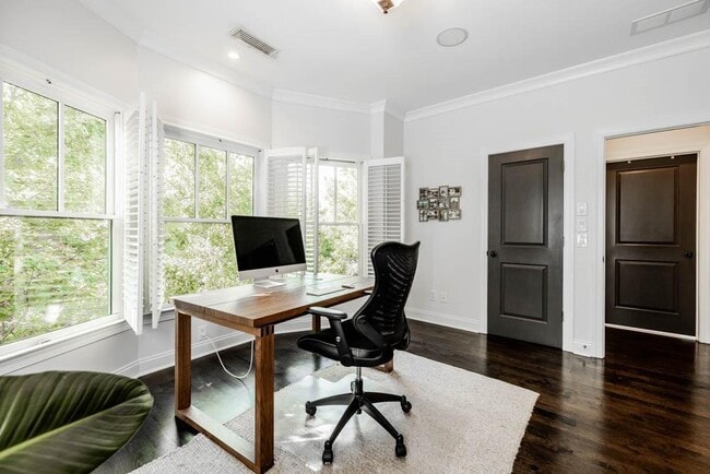 Building Photo - 470 Hamilton St SE