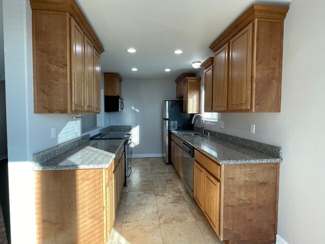 Building Photo - Beautiful Remodeled Condo In North Park w/...