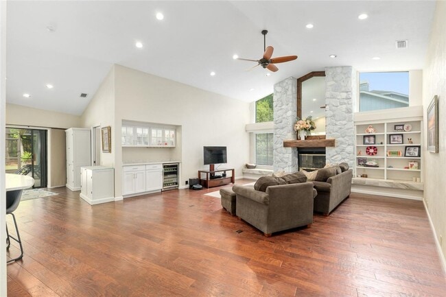 Building Photo - Beautiful Home in Landmark Woods