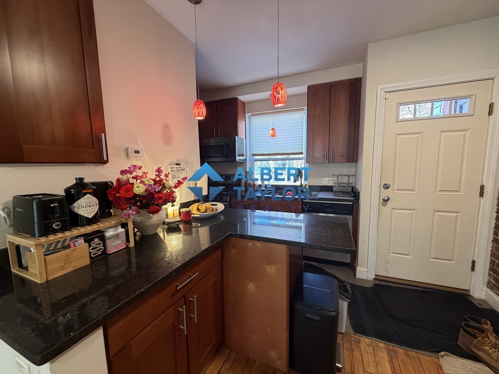 Building Photo - 34 Sussex St