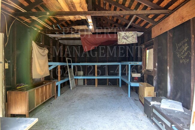 Building Photo - Cozy 2 Bed Home with Fireplace