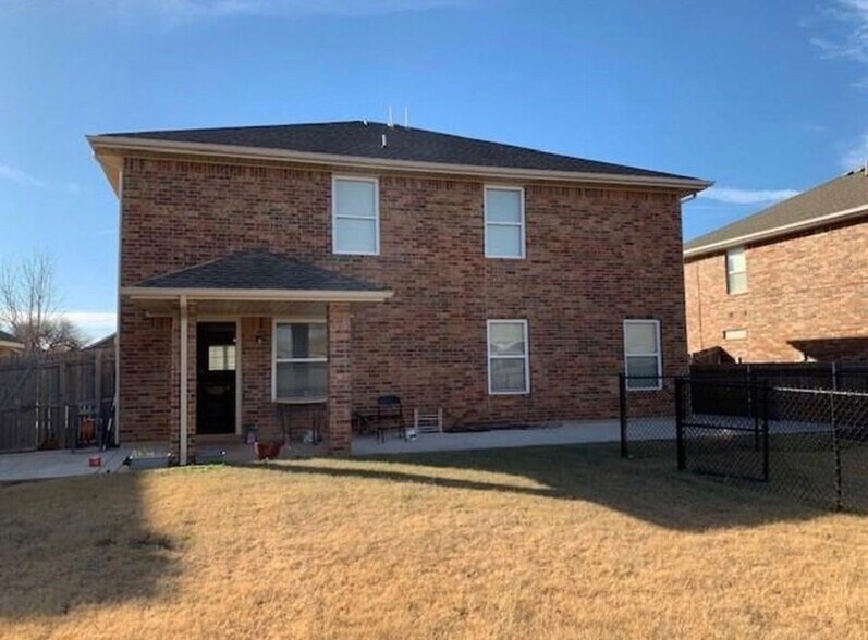 Building Photo - 611 W Shadow Ridge Way