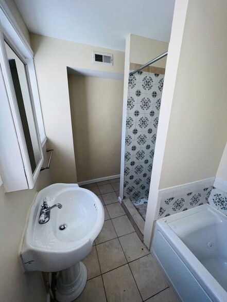 bathroom - 1323 Cooksie St