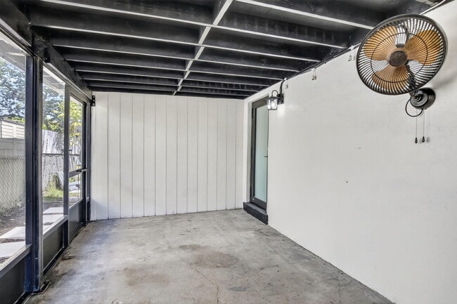 Building Photo - 4329 SW 49th Ct