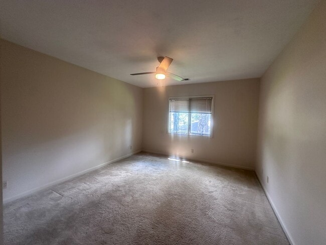 Building Photo - 1002 Juniper Springs Dr