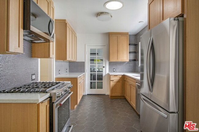 Building Photo - 4126 S Bronson Ave