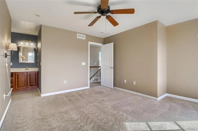 Building Photo - Stunning 3 bedroom townhome!