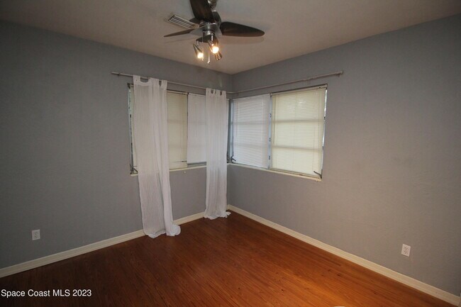 Building Photo - 2108 Oak St