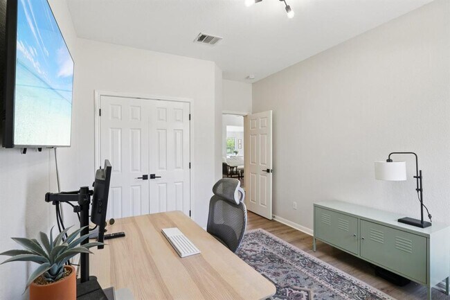 Building Photo - 7117 Cromarty Ln