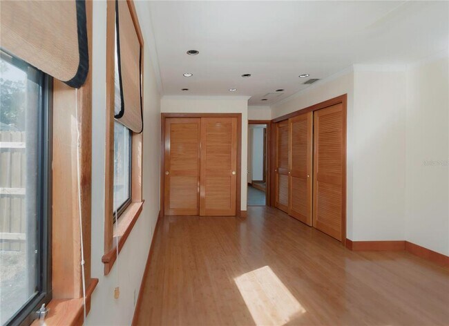 Building Photo - 1420 Alhambra Way S