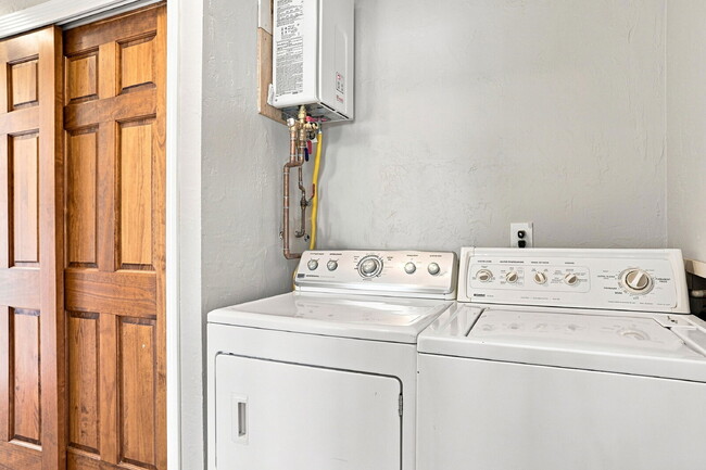 Building Photo - $1,945.95 with $300 Off the first month's rent, 2 Beds - 1 Bath, Single Family Home in Lakewood w...