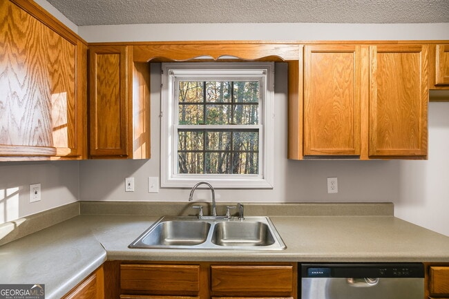 Building Photo - 380 River Trace Dr