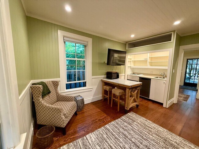 Building Photo - PEACEFUL MADRONE CANYON ONE BEDROOM COTTAGE NEAR DOWNTOWN LARKSPUR