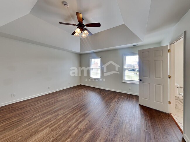 Building Photo - 524 Ryan Ave