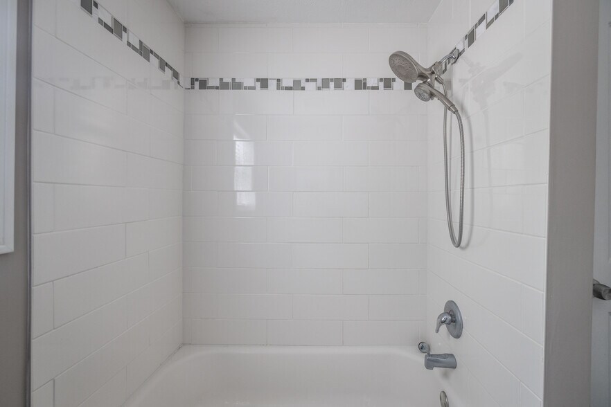 Building Photo - 4226 Broadview Rd