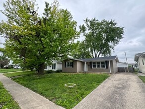 Building Photo - MODERN OASIS ALERT: 3 Bed, 1 Bath Retreat!