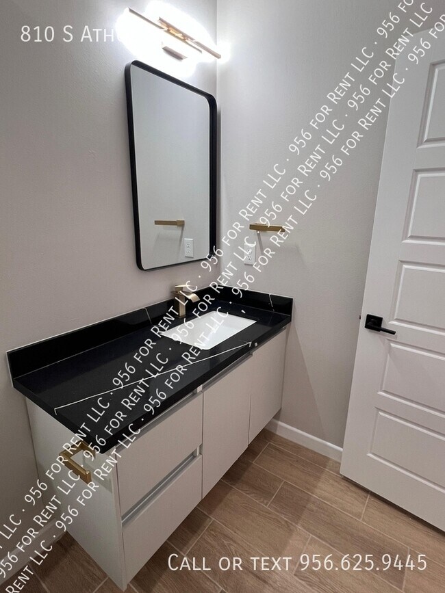 Building Photo - 810 S Athol St