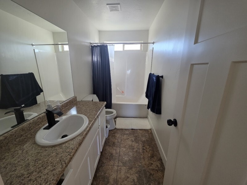 Building Photo - 235 Caracara St