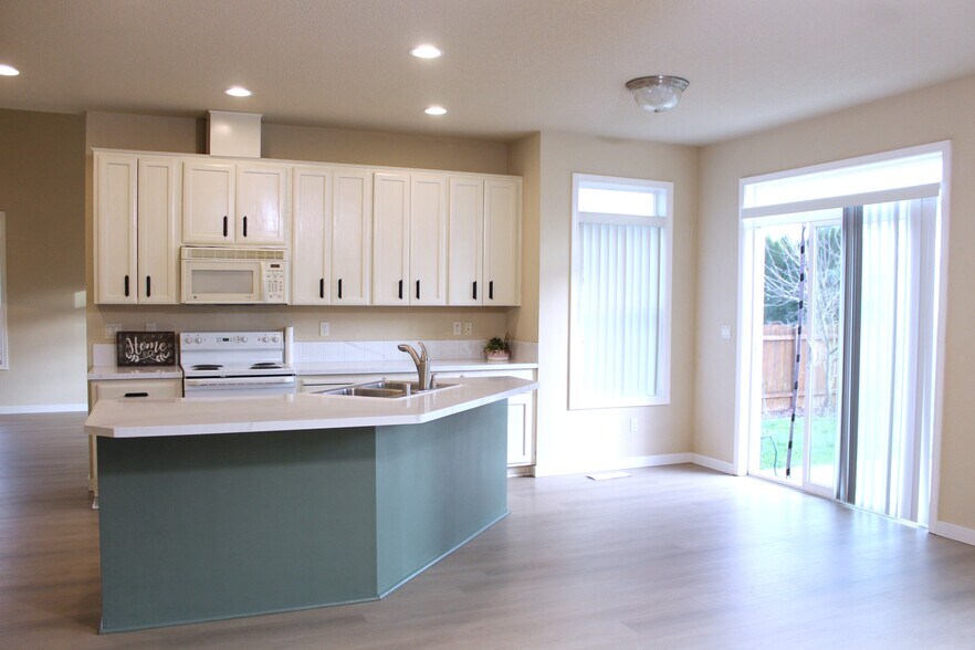 Building Photo - 5119 NE 90th St