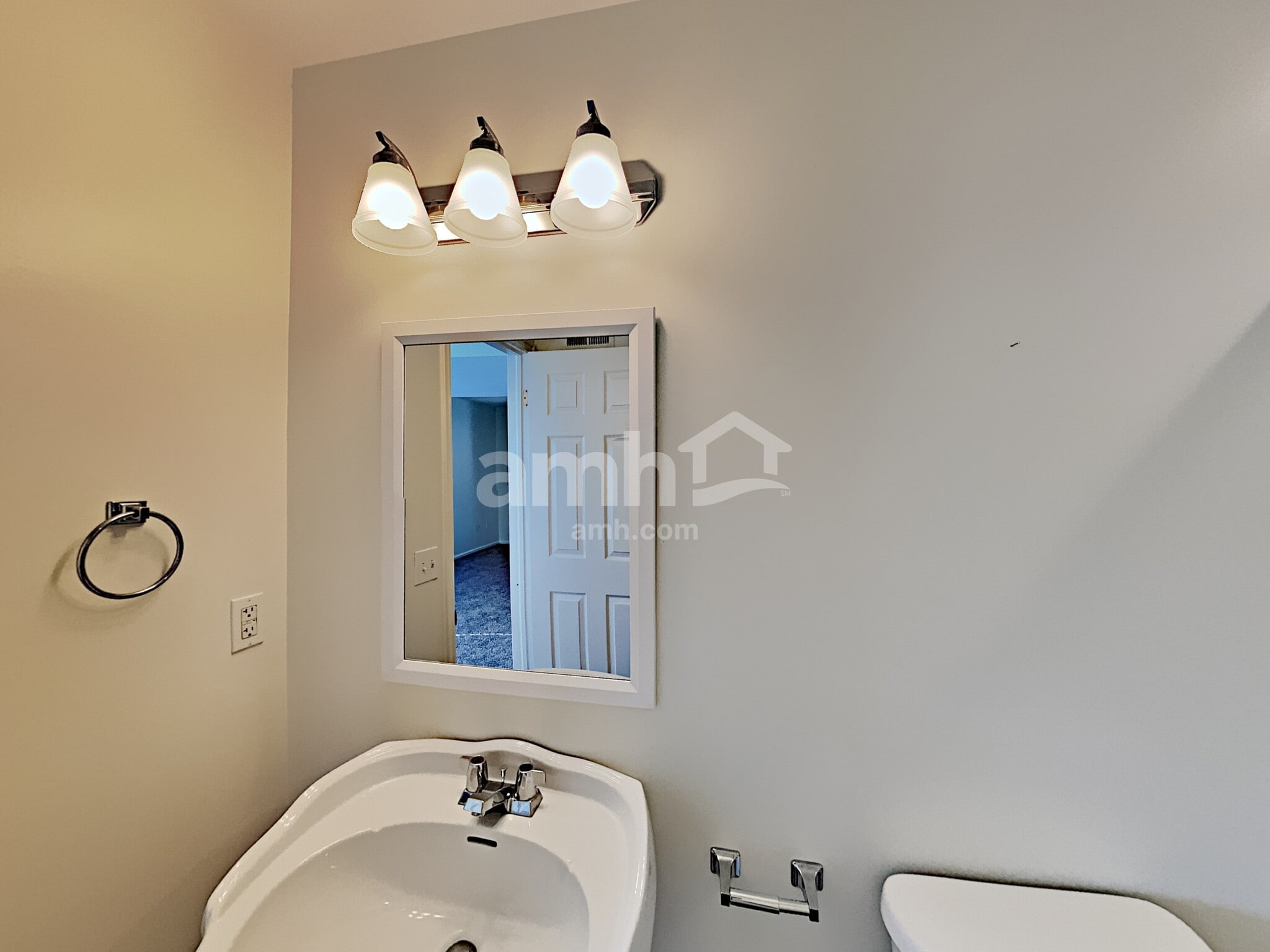 Building Photo - 2899 W 2125 S