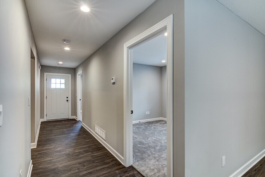 Building Photo - 1636 Charleston Dr