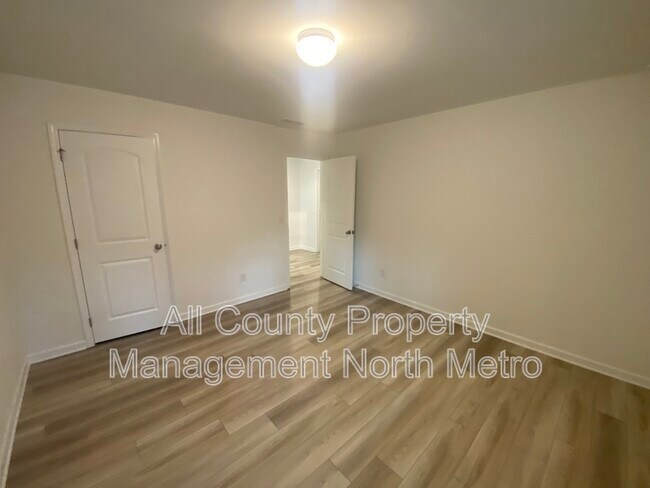 Building Photo - 152 Parkwood Dr