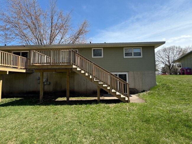 Building Photo - 2 Bed 1 Bath Side By Side Duplex in Port Edwards