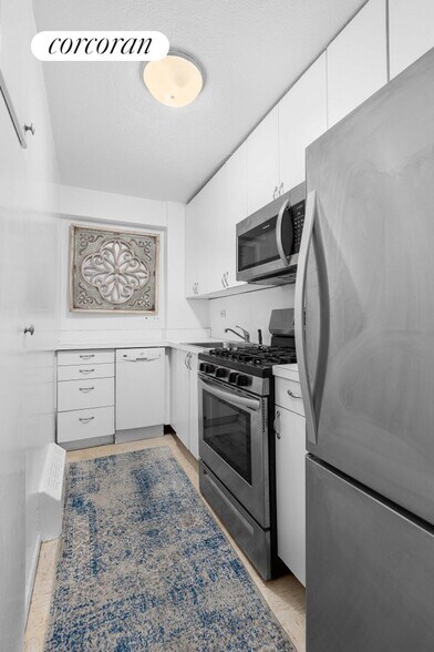Building Photo - 520 E 81st St