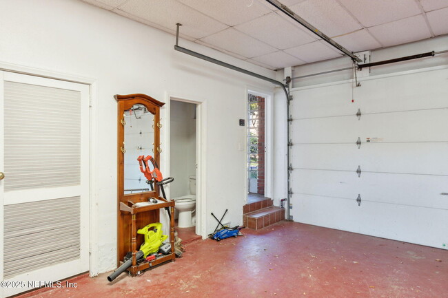 Building Photo - 1815 Largo Rd