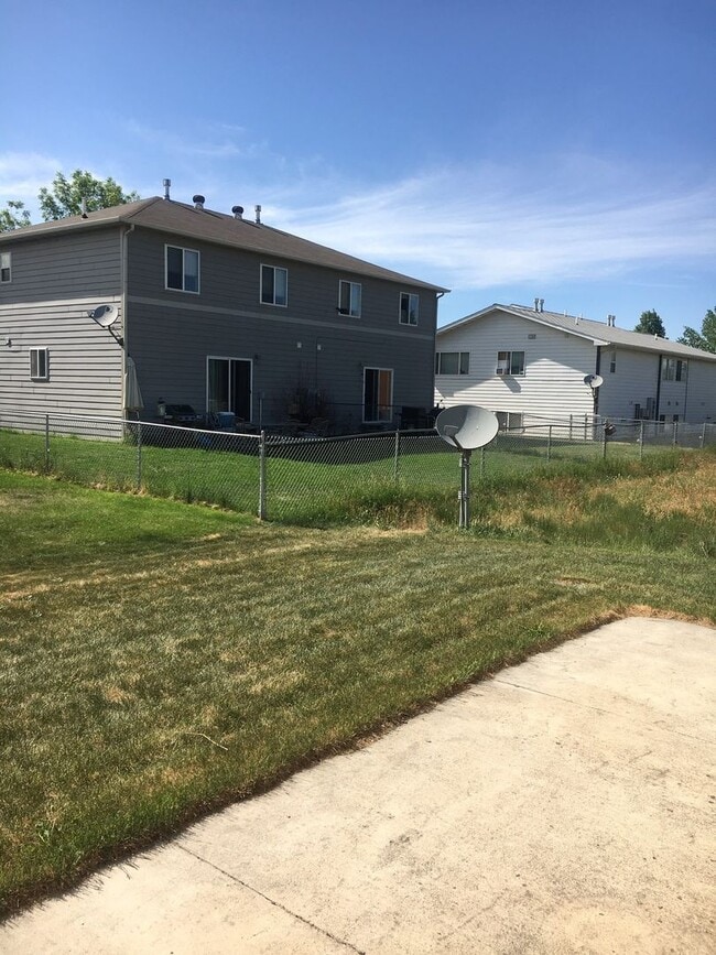 Building Photo - 3 Bedroom 1.5 Bathroom 4plex