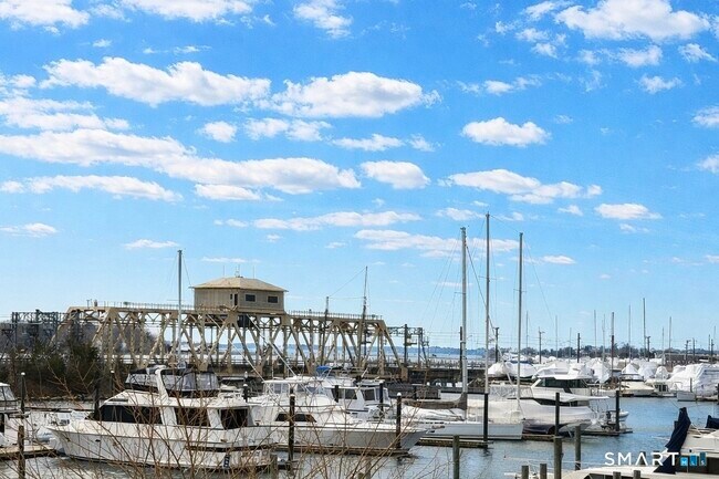 Building Photo - 60 Willow St