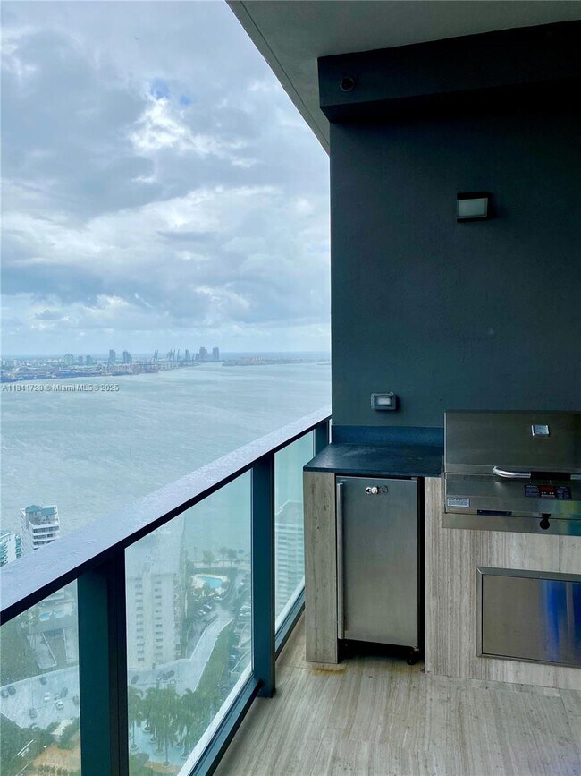 Building Photo - 1451 Brickell Ave