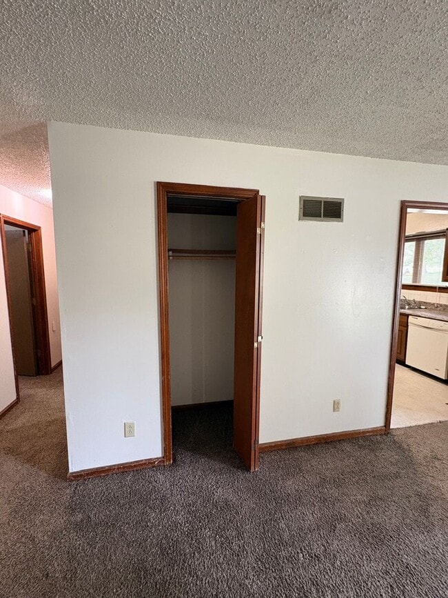 Building Photo - 828 Dondee Dr