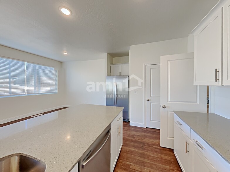 Building Photo - 1379 White St