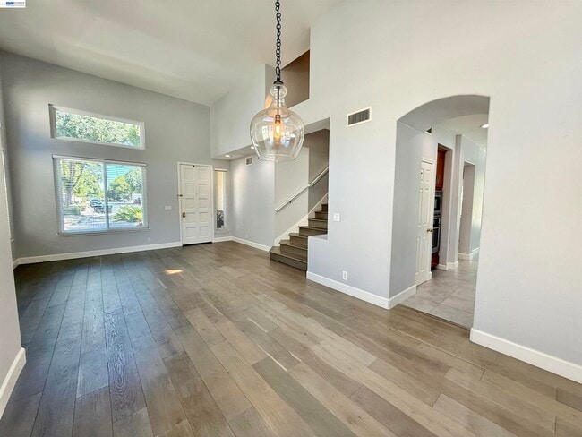 Building Photo - 4238 Diavila Ave