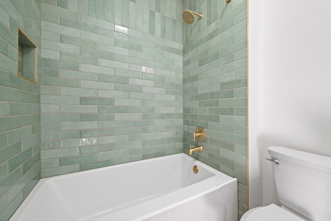 Building Photo - 707 E Front St