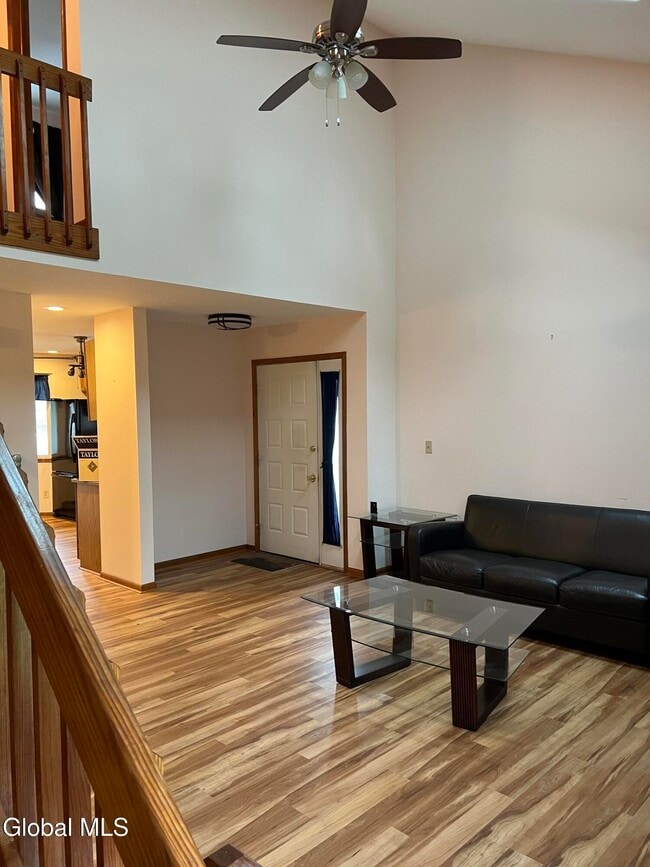 Building Photo - 43 Green Meadow Dr