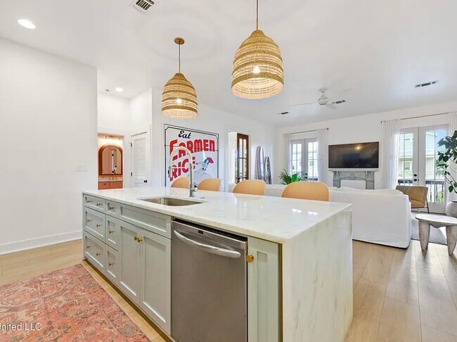 Building Photo - 218 Front St