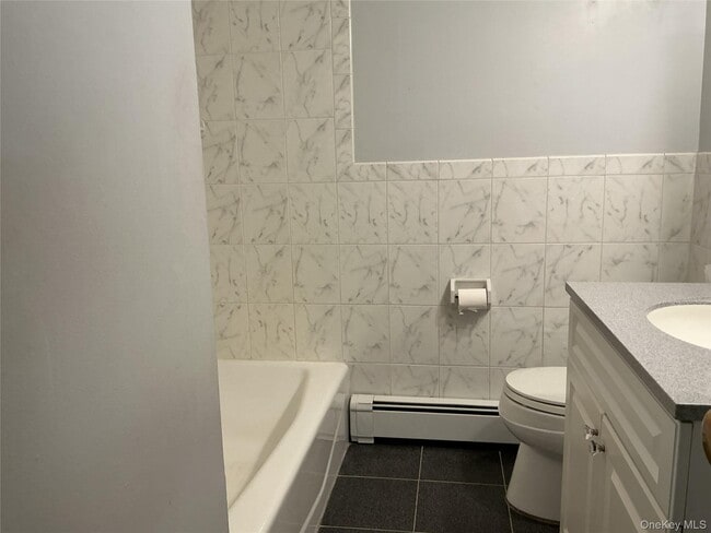 Building Photo - 4 Hitchcock Ln