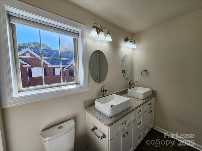 Building Photo - 326 Sadie Dr