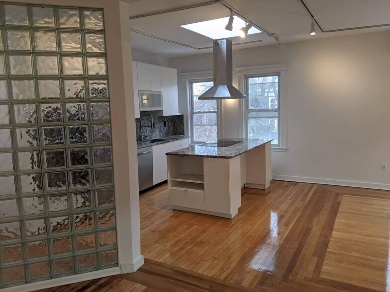 Building Photo - 231 Harvard St